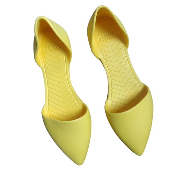 Native Audrey Groovy Yellow Flat - Picture 5 of 9